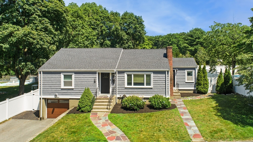 14 Harding Road, Wakefield, Massachusetts, 3 Bedrooms Bedrooms, 7 Rooms Rooms,1.5 BathroomsBathrooms,Residential,For Sale,Harding Road,73497087