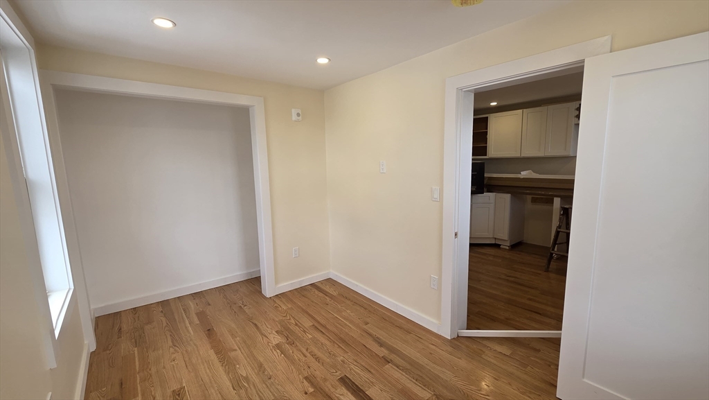 125 Central Ave, Chelsea, Massachusetts, 3 Bedrooms Bedrooms, 5 Rooms Rooms,1 BathroomBathrooms,Residential Lease,For Rent,Central Ave,73497097