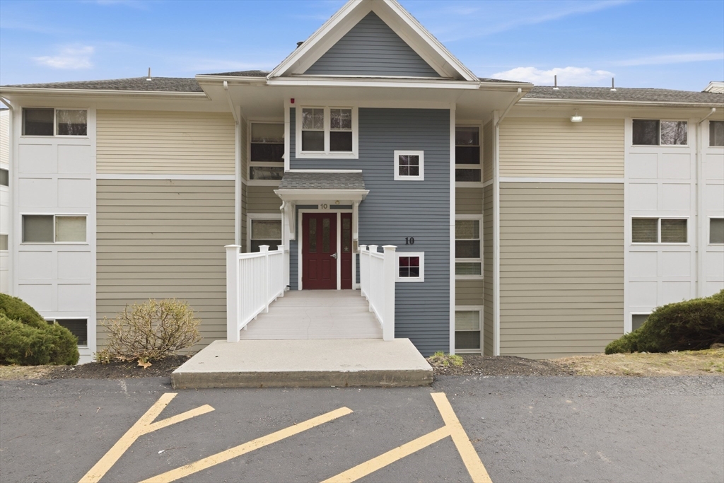 26 Beacon Street, Burlington, Massachusetts, 3 Bedrooms Bedrooms, 6 Rooms Rooms,2 BathroomsBathrooms,Residential Lease,For Rent,Beacon Street,73497098