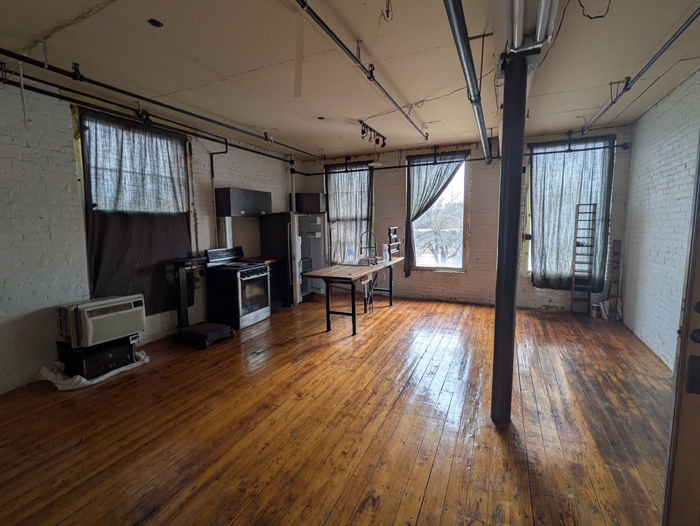 80 Race Street, Holyoke, Massachusetts, ,Commercial Lease,For Rent,Race Street,73497110