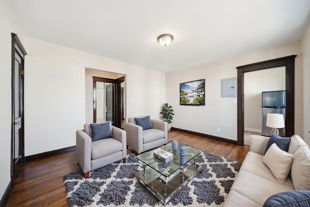 41 Richardson Ave, Wakefield, Massachusetts, 1 Bedroom Bedrooms, 3 Rooms Rooms,1 BathroomBathrooms,Residential Lease,For Rent,Richardson Ave,73497124