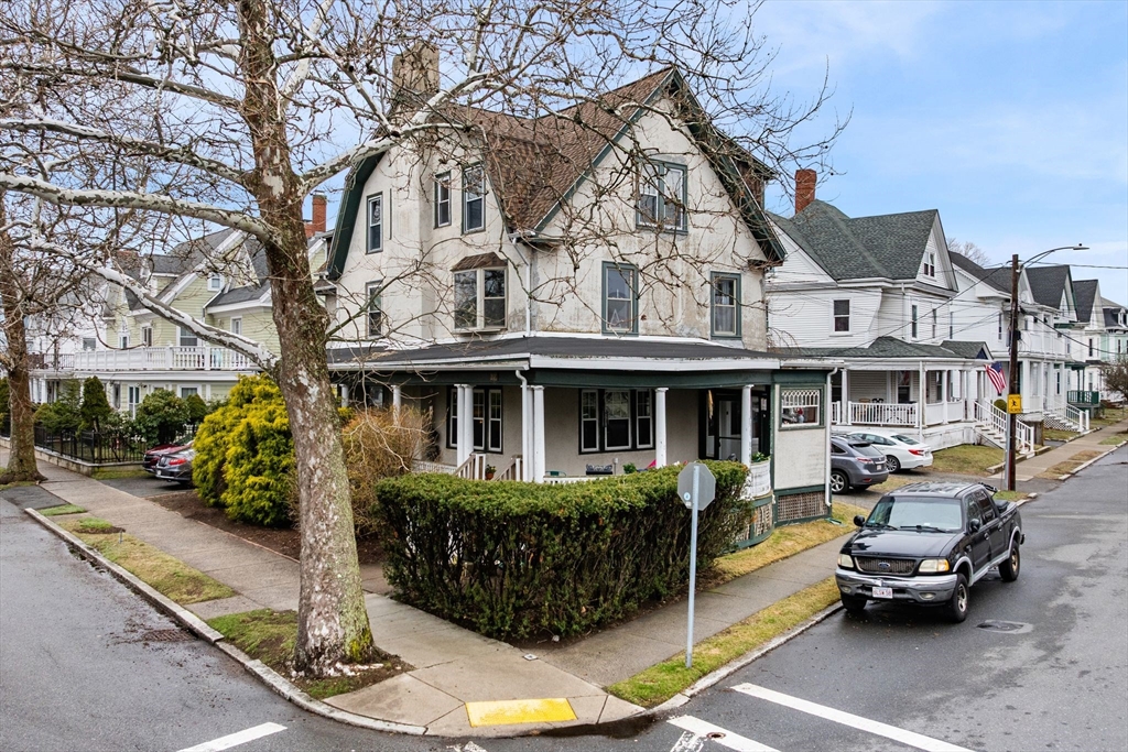 201 Ocean Street, Lynn, Massachusetts, 3 Bedrooms Bedrooms, 6 Rooms Rooms,1 BathroomBathrooms,Residential,For Sale,Ocean Street,73497114