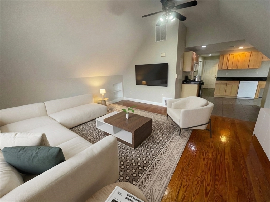 100-3 Lonsdale St., Boston, Massachusetts, 2 Bedrooms Bedrooms, 4 Rooms Rooms,1 BathroomBathrooms,Residential Lease,For Rent,Lonsdale St.,73497132