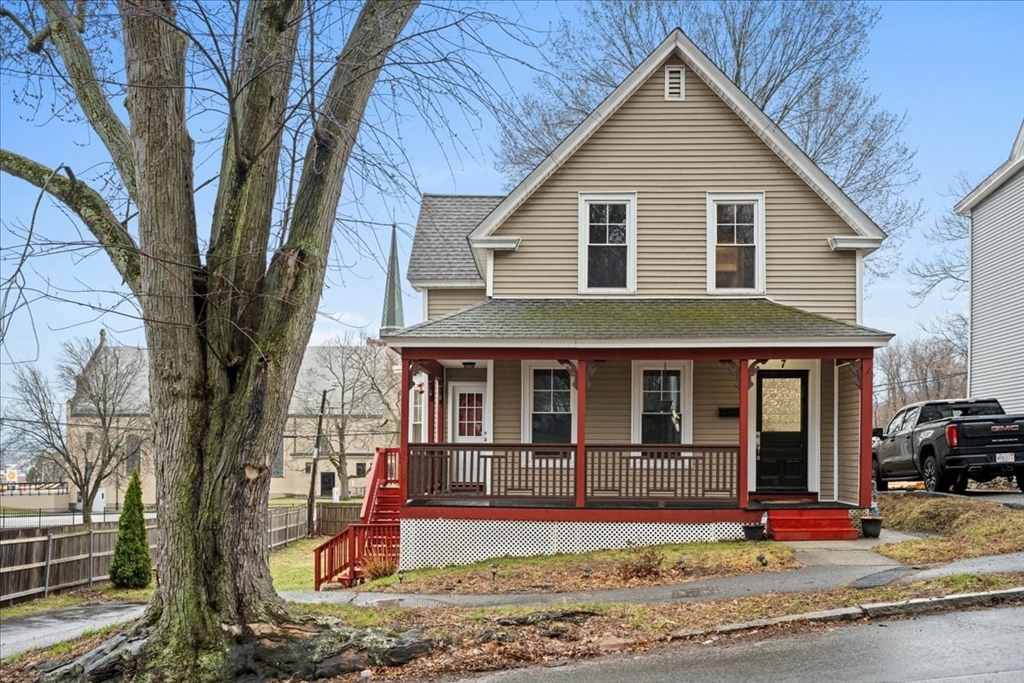 7 Chadwick St, Worcester, Massachusetts, 4 Bedrooms Bedrooms, 9 Rooms Rooms,3 BathroomsBathrooms,Residential,For Sale,Chadwick St,73497129