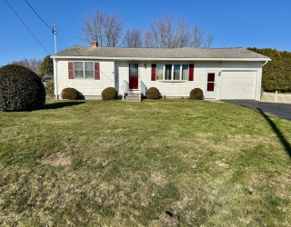 33 Whalon Ave, Swansea, Massachusetts, 2 Bedrooms Bedrooms, 5 Rooms Rooms,1 BathroomBathrooms,Residential,For Sale,Whalon Ave,73496964