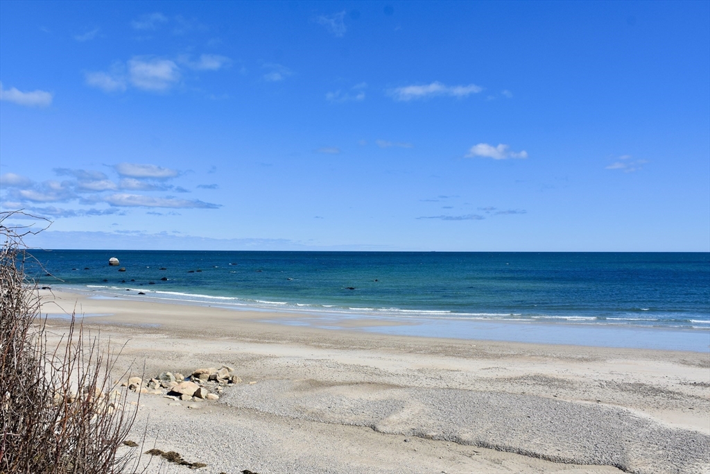 17 Abington Ave, Plymouth, Massachusetts, 2 Bedrooms Bedrooms, 4 Rooms Rooms,1 BathroomBathrooms,Residential,For Sale,Abington Ave,73496968