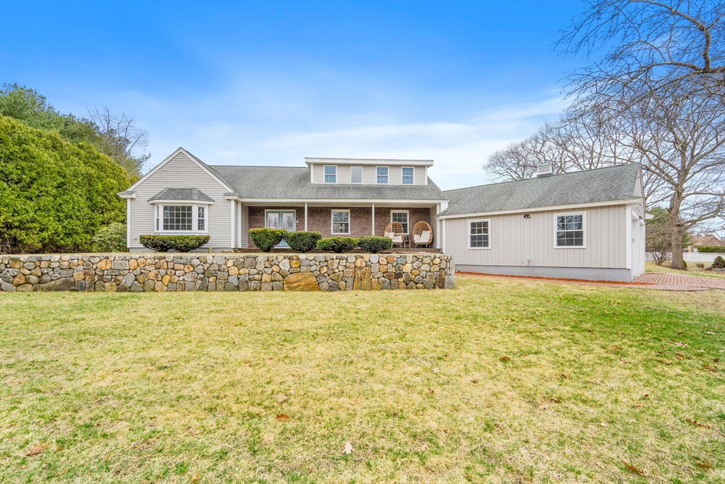 8 Crescent St., Tewksbury, Massachusetts, 4 Bedrooms Bedrooms, 9 Rooms Rooms,3 BathroomsBathrooms,Residential,For Sale,Crescent St.,73496966