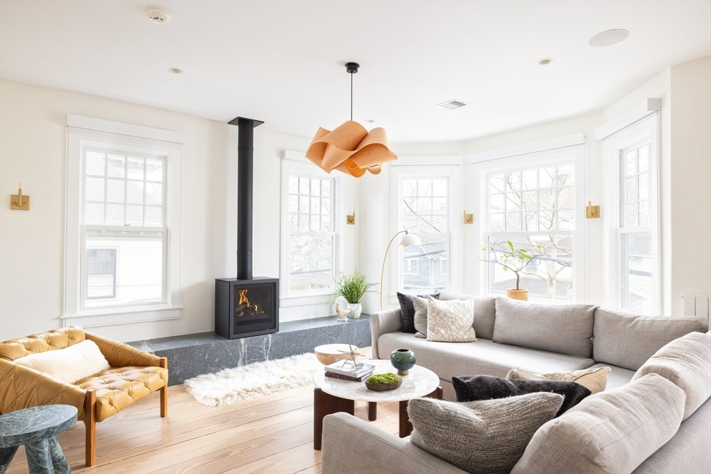 102 Fuller St, Brookline, Massachusetts, 4 Bedrooms Bedrooms, 7 Rooms Rooms,3.5 BathroomsBathrooms,Residential,For Sale,Fuller St,73496947