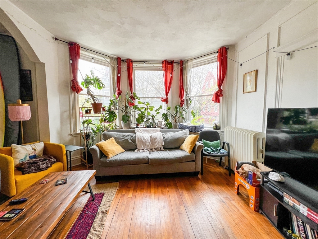 144 Coolidge Street, Brookline, Massachusetts, 3 Bedrooms Bedrooms, 7 Rooms Rooms,1 BathroomBathrooms,Residential Lease,For Rent,Coolidge Street,73497145