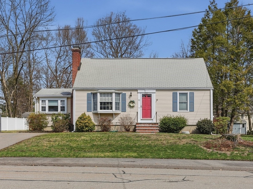 70 Oakcrest Ave, Marlborough, Massachusetts, 4 Bedrooms Bedrooms, 7 Rooms Rooms,2 BathroomsBathrooms,Residential,For Sale,Oakcrest Ave,73497091