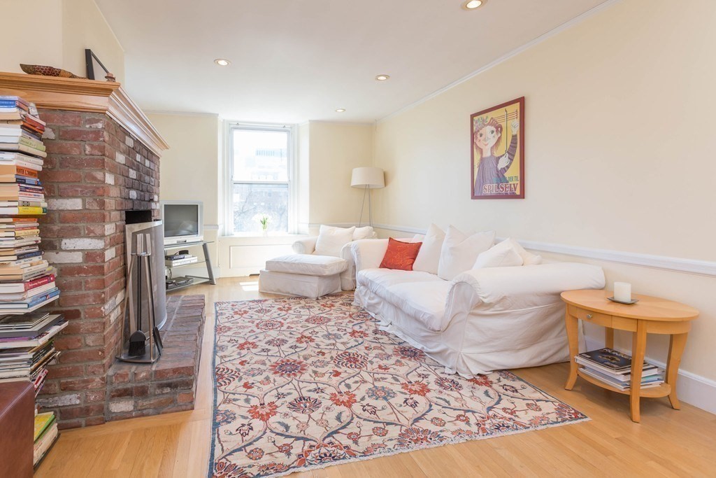 177 Commonwealth Ave, Boston, Massachusetts, 2 Bedrooms Bedrooms, 4 Rooms Rooms,2 BathroomsBathrooms,Residential Lease,For Rent,Commonwealth Ave,73496872