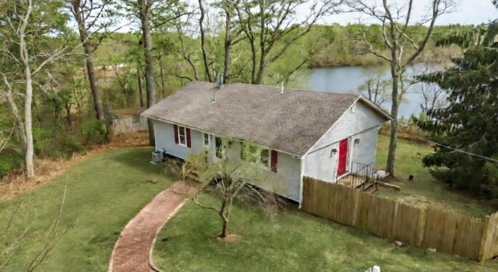 2 A Street, Wareham, Massachusetts, 3 Bedrooms Bedrooms, 9 Rooms Rooms,1 BathroomBathrooms,Residential,For Sale,A Street,73497025