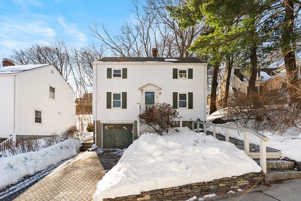 115 Gloucester St, Arlington, Massachusetts, 3 Bedrooms Bedrooms, 6 Rooms Rooms,1.5 BathroomsBathrooms,Residential,For Sale,Gloucester St,73480219