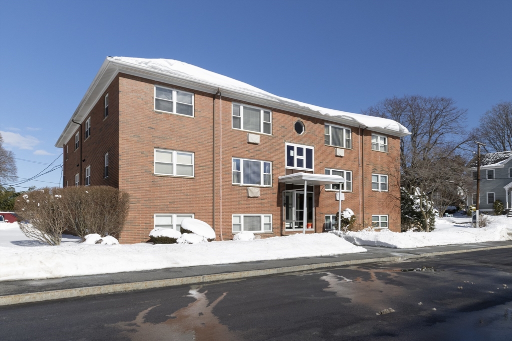40 Whitman Road, Waltham, Massachusetts, 2 Bedrooms Bedrooms, 4 Rooms Rooms,1 BathroomBathrooms,Residential,For Sale,Whitman Road,73480722