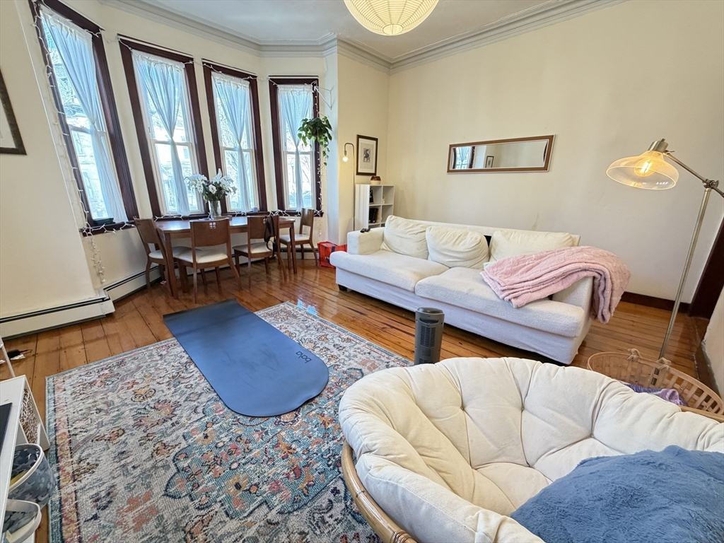 1584 Tremont St., Boston, Massachusetts, 3 Bedrooms Bedrooms, 5 Rooms Rooms,1 BathroomBathrooms,Residential Lease,For Rent,Tremont St.,73483322