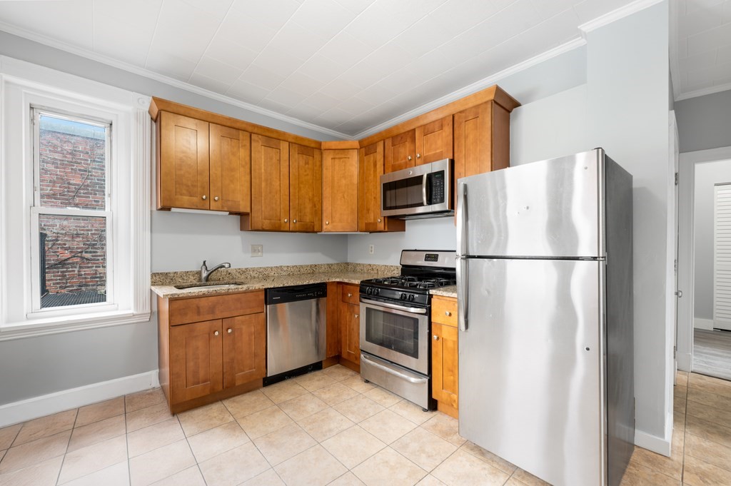 12 Foster, Boston, Massachusetts, 3 Bedrooms Bedrooms, 5 Rooms Rooms,1 BathroomBathrooms,Residential Lease,For Rent,Foster,73477874