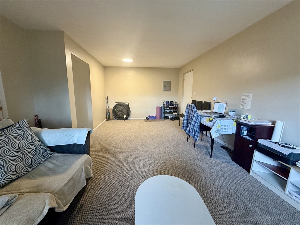 69 Newton St., Waltham, Massachusetts, 1 Bedroom Bedrooms, 3 Rooms Rooms,1 BathroomBathrooms,Residential Lease,For Rent,Newton St.,73497158