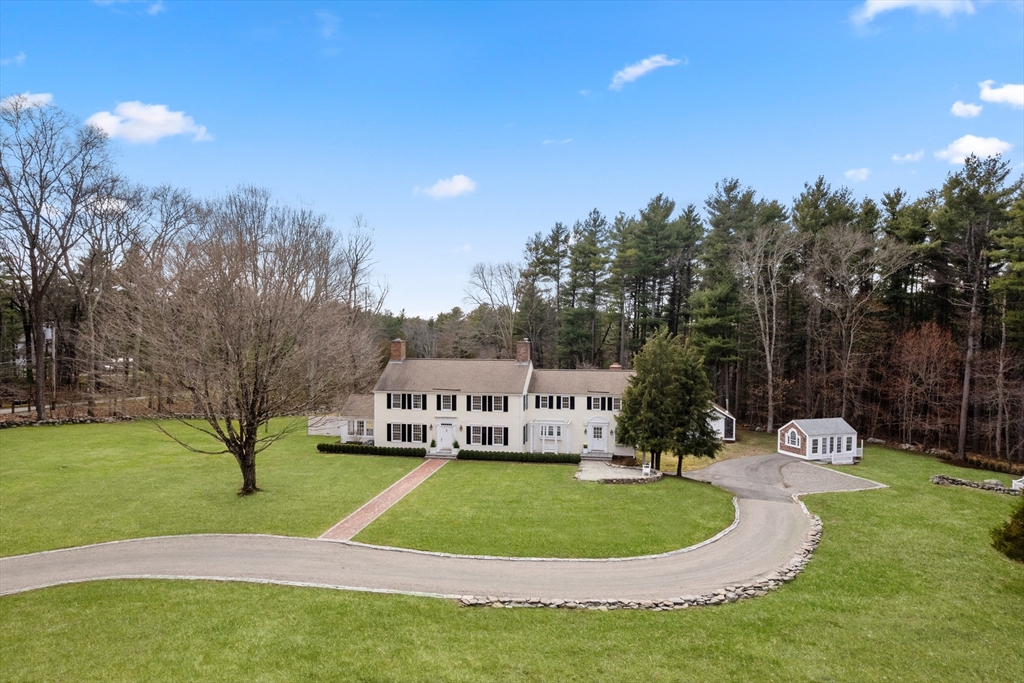 85 Strawberry Hill St, Dover, Massachusetts, 4 Bedrooms Bedrooms, 15 Rooms Rooms,3.5 BathroomsBathrooms,Residential,For Sale,Strawberry Hill St,73497167