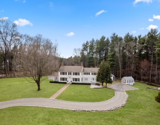 85 Strawberry Hill St, Dover, Massachusetts, 4 Bedrooms Bedrooms, 15 Rooms Rooms,3.5 BathroomsBathrooms,Residential,For Sale,Strawberry Hill St,73497167