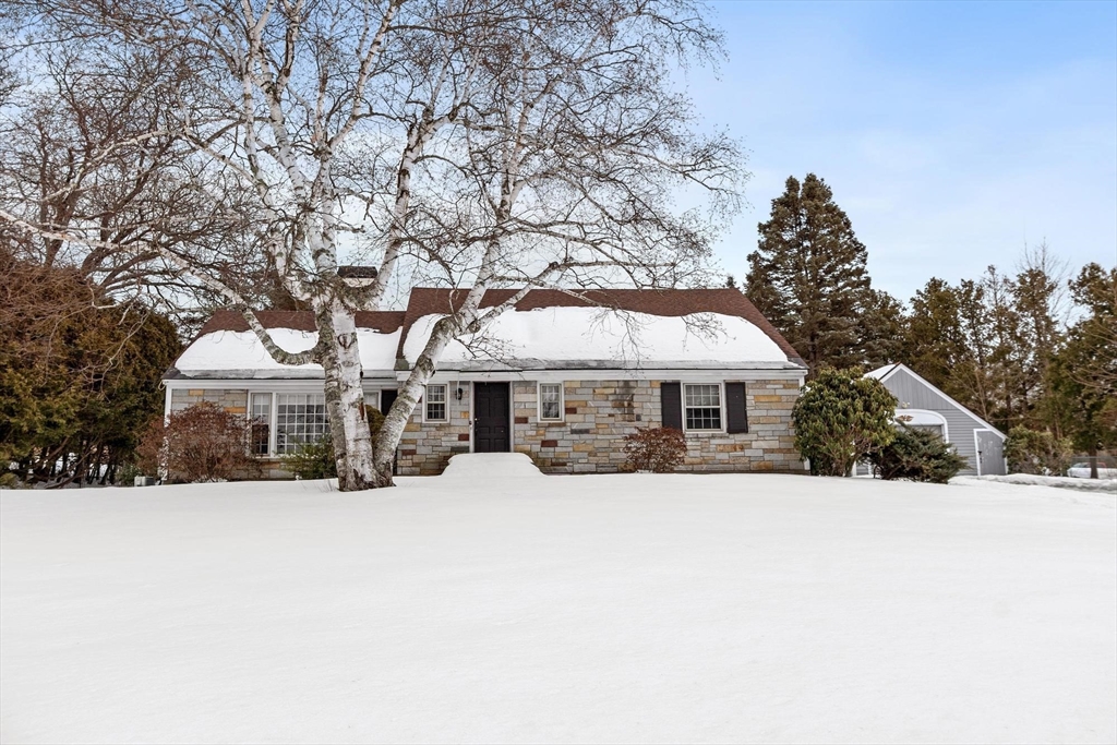 454 Wilson St, Clinton, Massachusetts, 3 Bedrooms Bedrooms, 6 Rooms Rooms,1.5 BathroomsBathrooms,Residential,For Sale,Wilson St,73486158