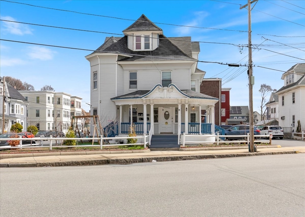 18 Winthrop Ave, Lawrence, Massachusetts, 10 Bedrooms Bedrooms, 19 Rooms Rooms,4 BathroomsBathrooms,Residential Income,For Sale,Winthrop Ave,73497185