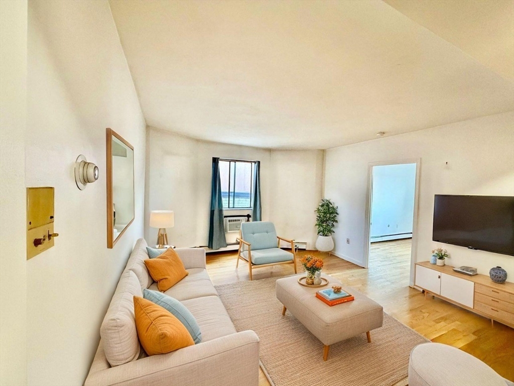 21 Billings Rd, Quincy, Massachusetts, 1 Bedroom Bedrooms, 3 Rooms Rooms,1 BathroomBathrooms,Residential Lease,For Rent,Billings Rd,73497181