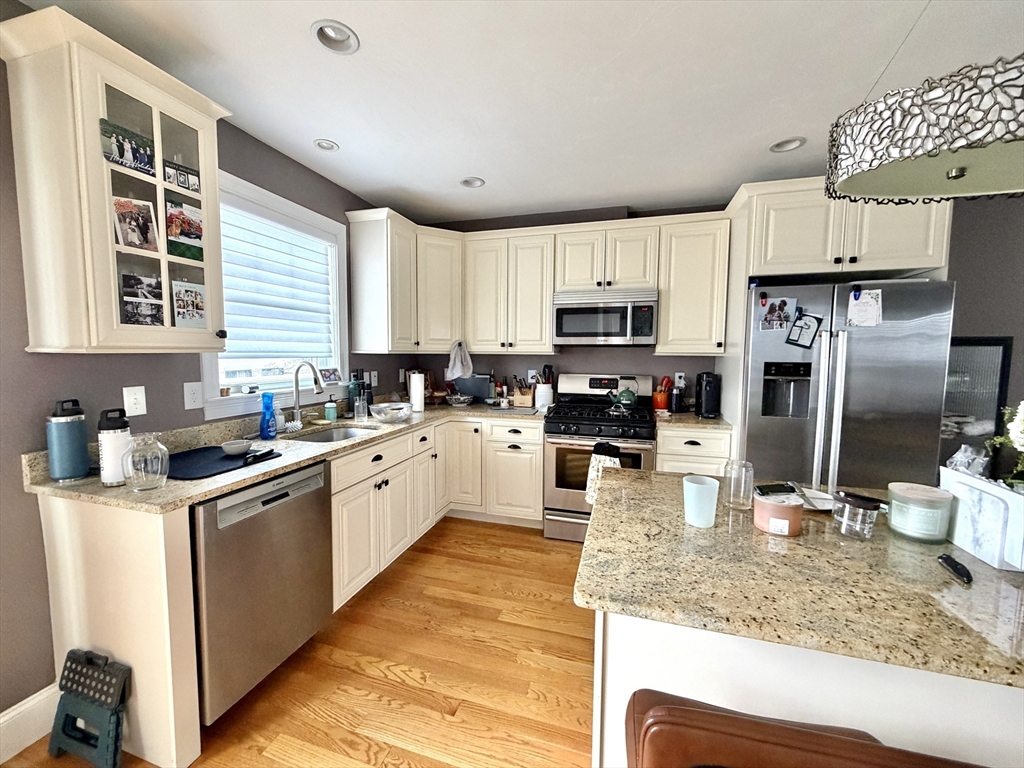 9 Park Street, Boston, Massachusetts, 2 Bedrooms Bedrooms, 4 Rooms Rooms,1.5 BathroomsBathrooms,Residential Lease,For Rent,Park Street,73497208