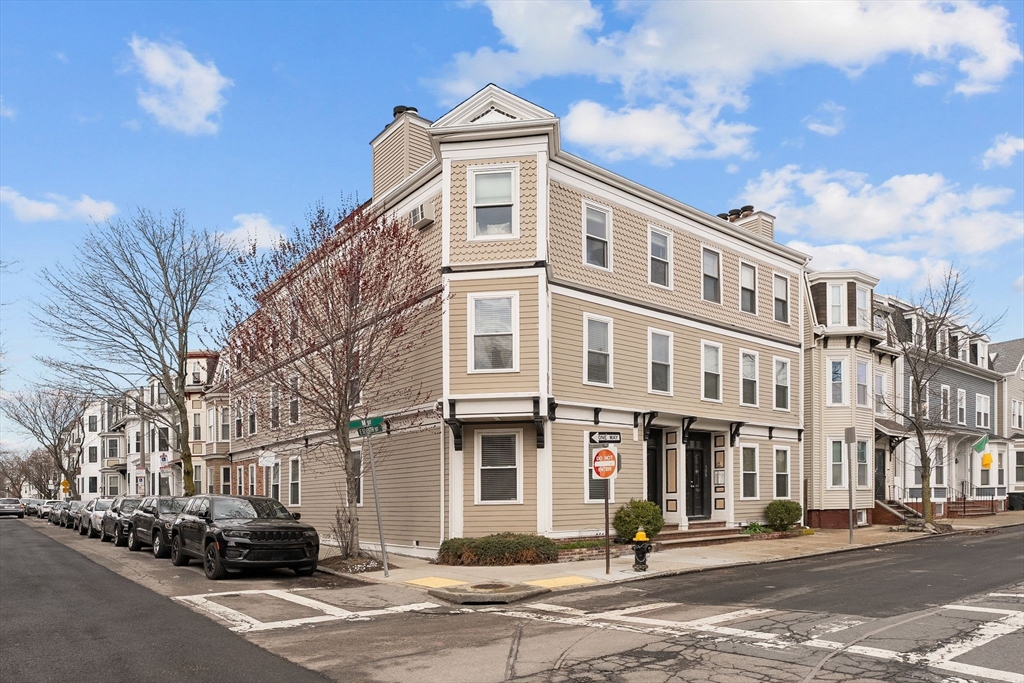 165 M St, Boston, Massachusetts, 2 Bedrooms Bedrooms, 4 Rooms Rooms,1 BathroomBathrooms,Residential Lease,For Rent,M St,73497215