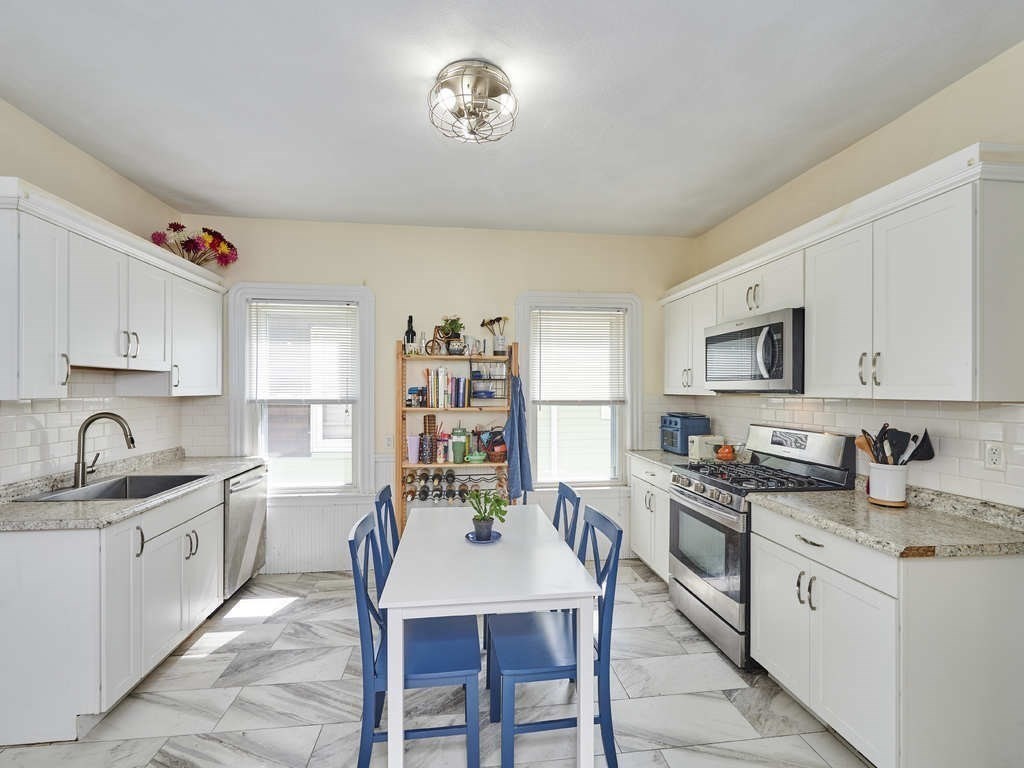 48 Wordsworth St, Boston, Massachusetts, 2 Bedrooms Bedrooms, 5 Rooms Rooms,1 BathroomBathrooms,Residential Lease,For Rent,Wordsworth St,73497222