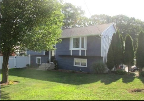 100 Bradbury St, Fall River, Massachusetts, 3 Bedrooms Bedrooms, 6 Rooms Rooms,2.5 BathroomsBathrooms,Residential,For Sale,Bradbury St,73497241