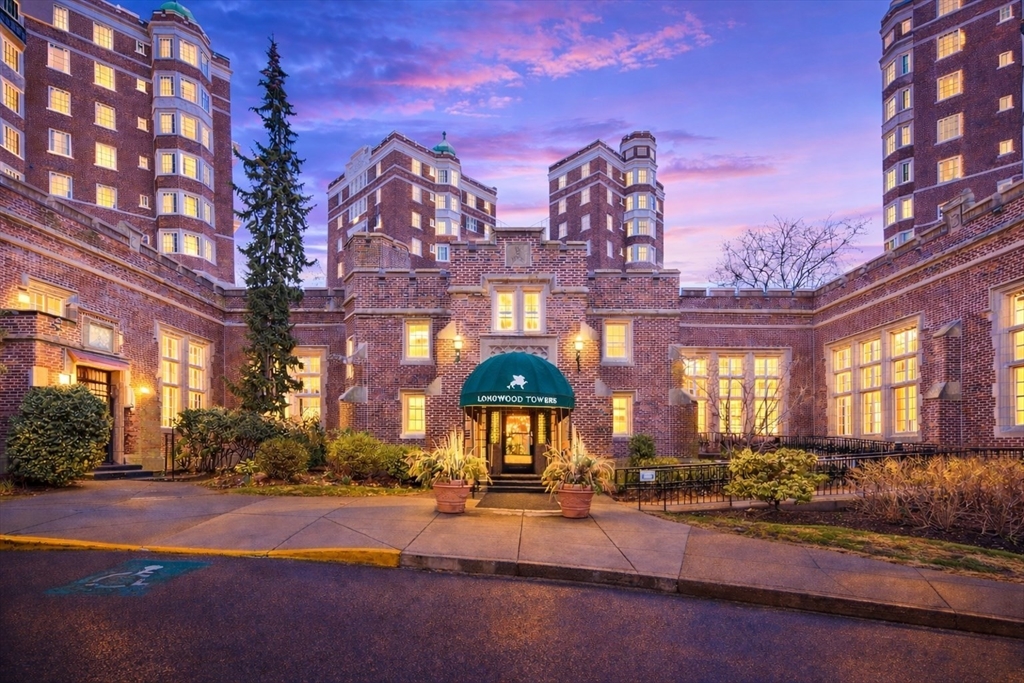 20 Chapel St, Brookline, Massachusetts, 2 Bedrooms Bedrooms, 6 Rooms Rooms,2 BathroomsBathrooms,Residential,For Sale,Chapel St,73497287