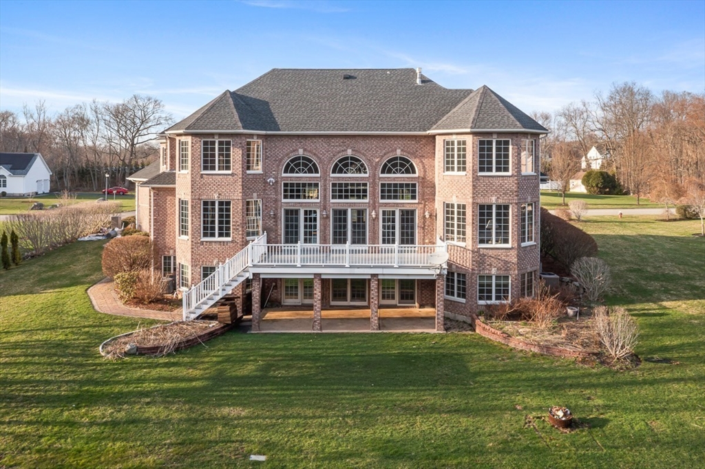 64 Kensington Ct, Swansea, Massachusetts, 3 Bedrooms Bedrooms, 8 Rooms Rooms,3.5 BathroomsBathrooms,Residential,For Sale,Kensington Ct,73497325