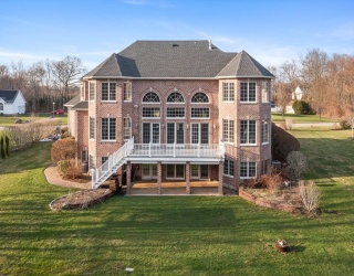 64 Kensington Ct, Swansea, Massachusetts, 3 Bedrooms Bedrooms, 8 Rooms Rooms,3.5 BathroomsBathrooms,Residential,For Sale,Kensington Ct,73497325