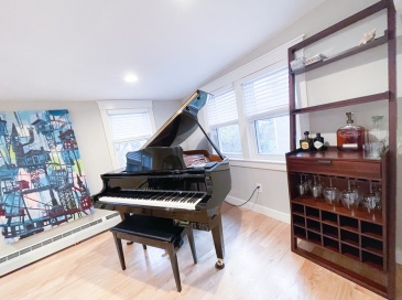 83 Rockridge, Waltham, Massachusetts, 4 Bedrooms Bedrooms, 8 Rooms Rooms,2 BathroomsBathrooms,Residential Lease,For Rent,Rockridge,73497327