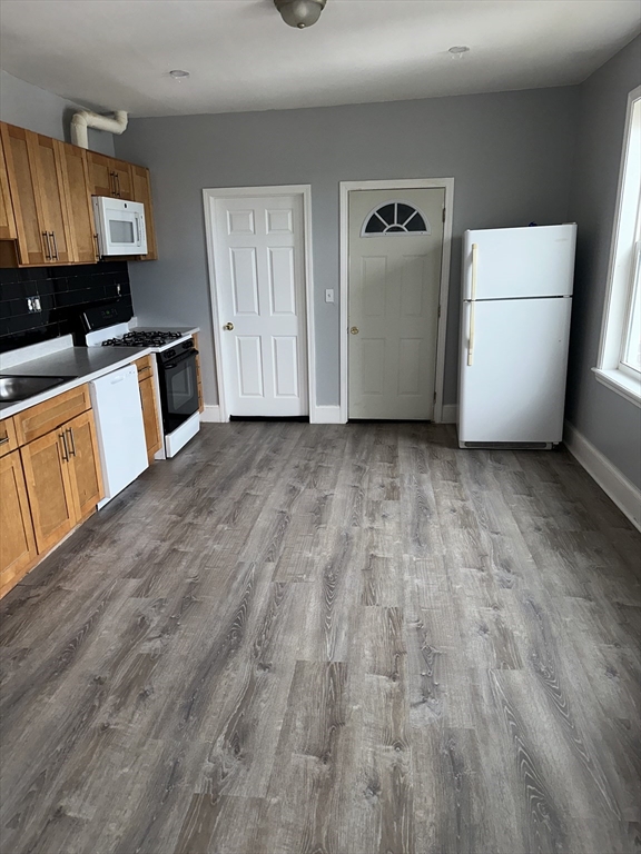 44 Westville, Boston, Massachusetts, 4 Bedrooms Bedrooms, 6 Rooms Rooms,1 BathroomBathrooms,Residential Lease,For Rent,Westville,73497382