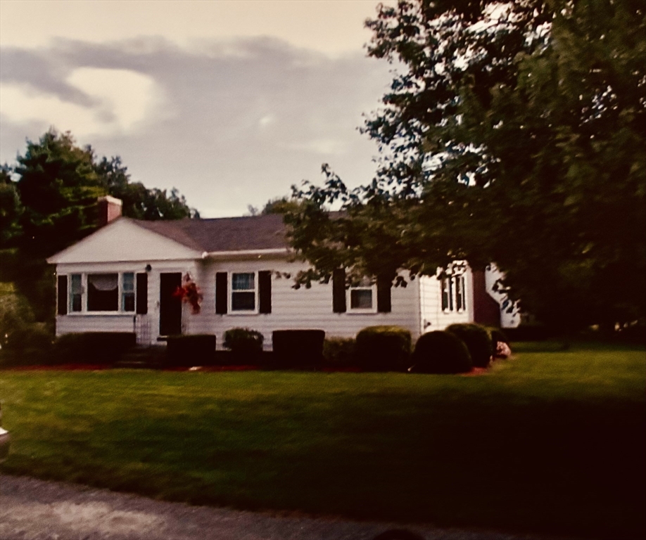 29 Forest Street, Franklin, Massachusetts, 3 Bedrooms Bedrooms, 6 Rooms Rooms,1 BathroomBathrooms,Residential,For Sale,Forest Street,73497388