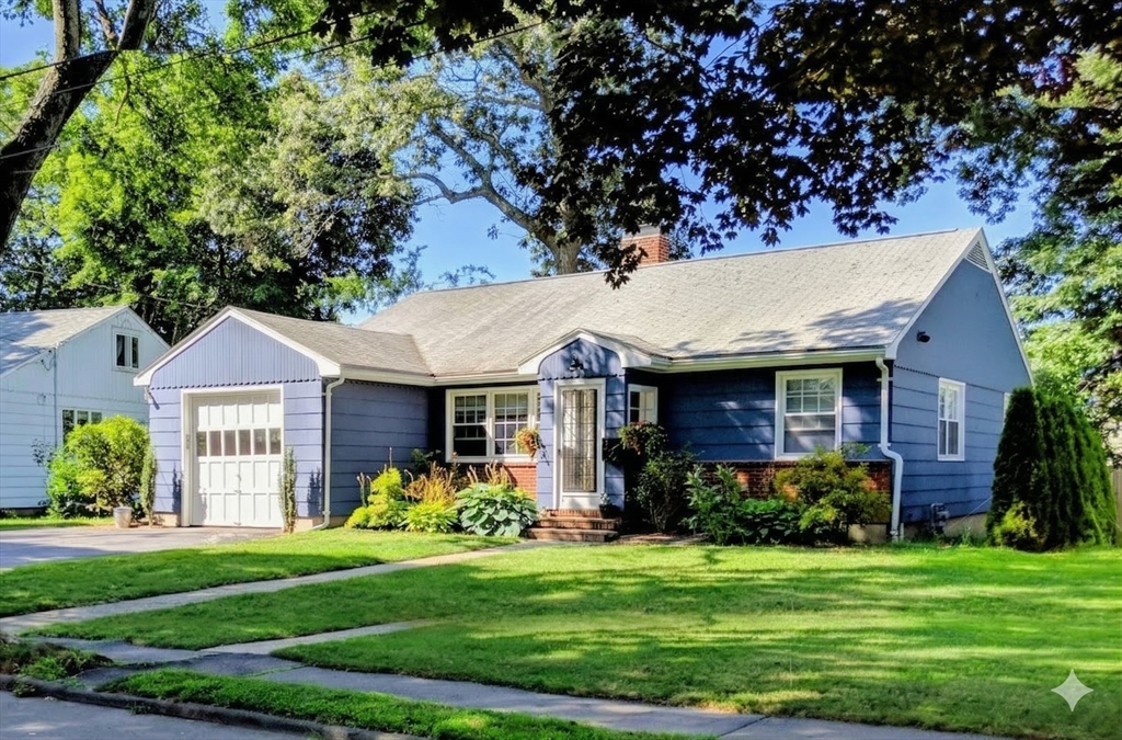 22 Pine Hill Road, Swampscott, Massachusetts, 3 Bedrooms Bedrooms, 8 Rooms Rooms,2 BathroomsBathrooms,Residential,For Sale,Pine Hill Road,73497272