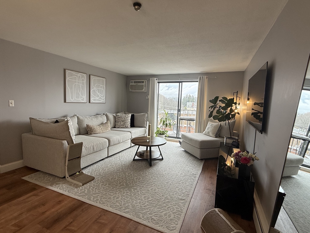 145 Pleasant St, Marlborough, Massachusetts, 1 Bedroom Bedrooms, 3 Rooms Rooms,1 BathroomBathrooms,Residential,For Sale,Pleasant St,73497381