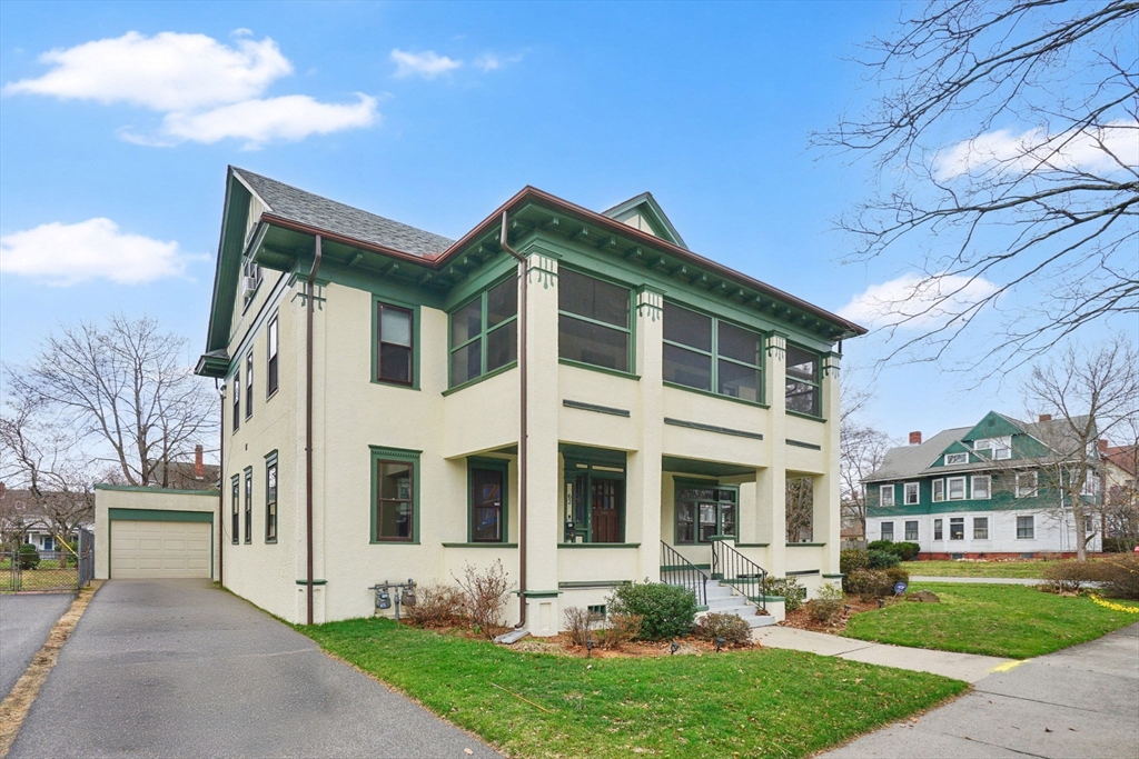 62 Firglade Ave, Springfield, Massachusetts, 8 Bedrooms Bedrooms, 14 Rooms Rooms,3 BathroomsBathrooms,Residential Income,For Sale,Firglade Ave,73494844