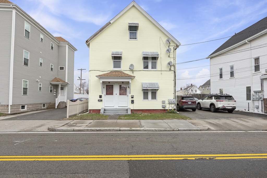 400 Benefit St, Pawtucket, Rhode Island, 8 Bedrooms Bedrooms, 12 Rooms Rooms,4 BathroomsBathrooms,Residential Income,For Sale,Benefit St,73497193