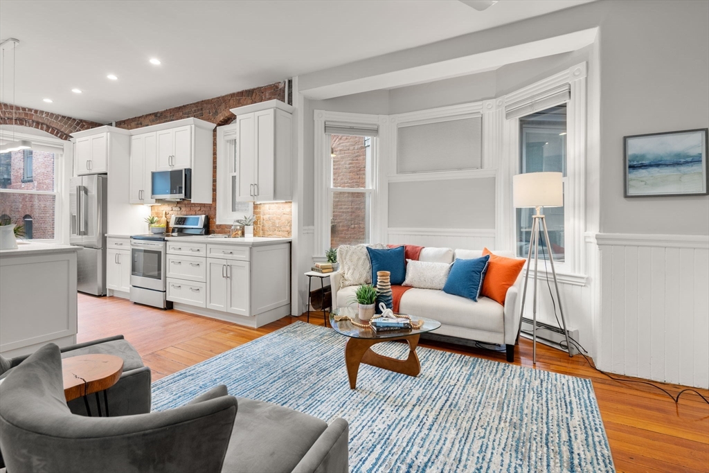 39 Kent St, Brookline, Massachusetts, 3 Bedrooms Bedrooms, 5 Rooms Rooms,2 BathroomsBathrooms,Residential,For Sale,Kent St,73497369