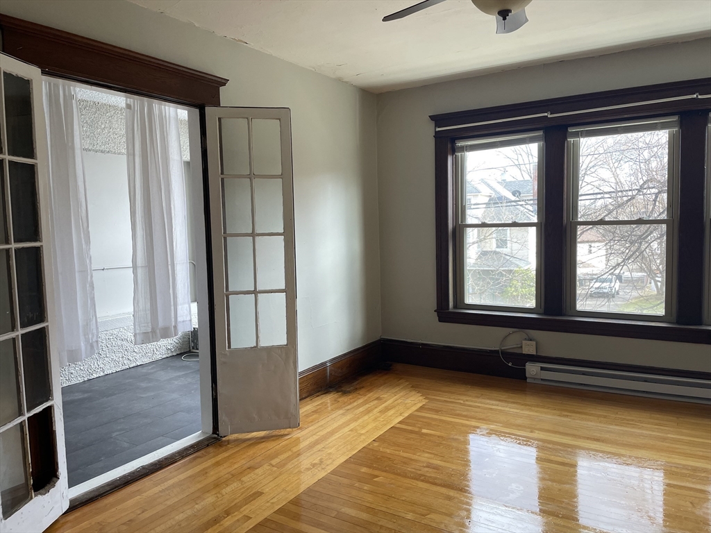 00 Sargeant, Holyoke, Massachusetts, 2 Bedrooms Bedrooms, 7 Rooms Rooms,1 BathroomBathrooms,Residential Lease,For Rent,Sargeant,73497405