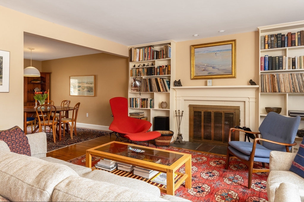 11 Kent Square, Brookline, Massachusetts, 2 Bedrooms Bedrooms, 5 Rooms Rooms,1.5 BathroomsBathrooms,Residential,For Sale,Kent Square,73497304