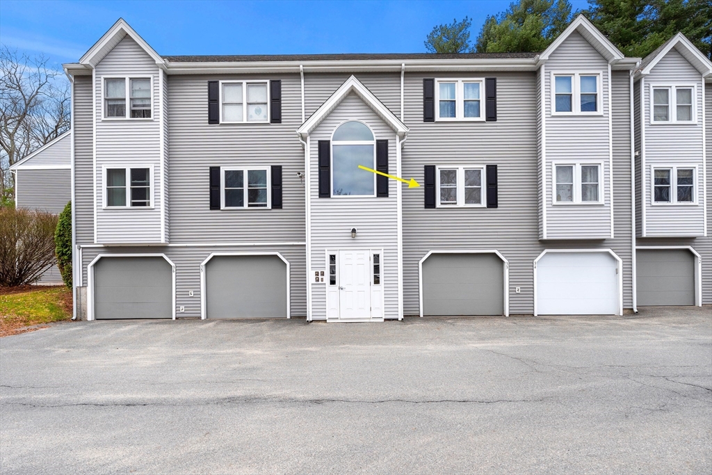 84 Tennis Plaza Rd, Dracut, Massachusetts, 2 Bedrooms Bedrooms, 4 Rooms Rooms,1 BathroomBathrooms,Residential,For Sale,Tennis Plaza Rd,73497406