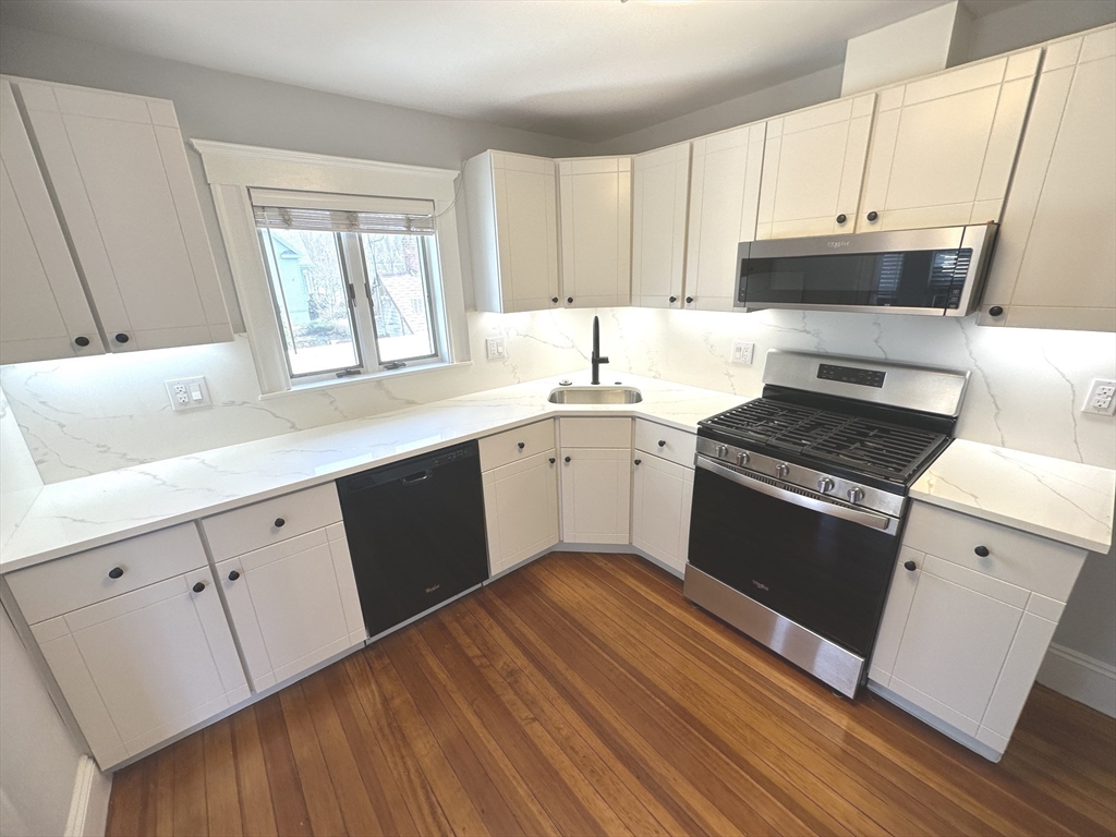 1133 Beacon, Newton, Massachusetts, 2 Bedrooms Bedrooms, 5 Rooms Rooms,1 BathroomBathrooms,Residential Lease,For Rent,Beacon,73497421