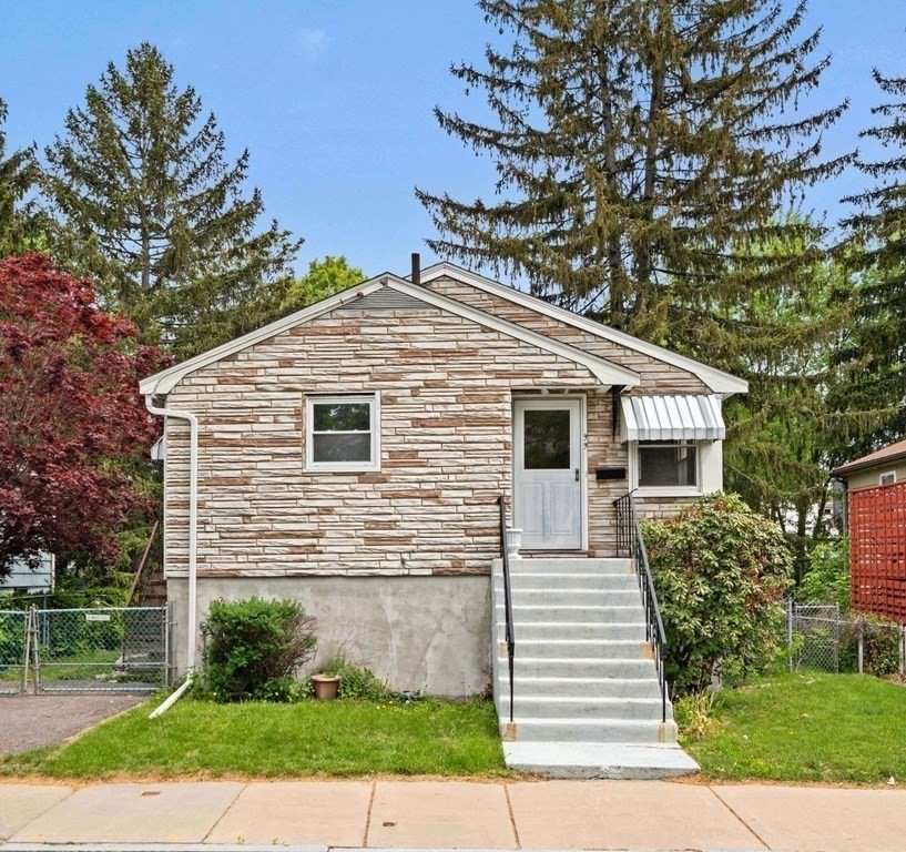 99 Chesterfield St, Boston, Massachusetts, 3 Bedrooms Bedrooms, 8 Rooms Rooms,1.5 BathroomsBathrooms,Residential,For Sale,Chesterfield St,73497451