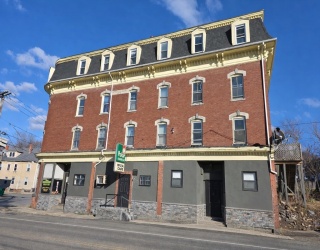 5 Beacon Street, Clinton, Massachusetts, 2 Bedrooms Bedrooms, 5 Rooms Rooms,1 BathroomBathrooms,Residential Lease,For Rent,Beacon Street,73497468