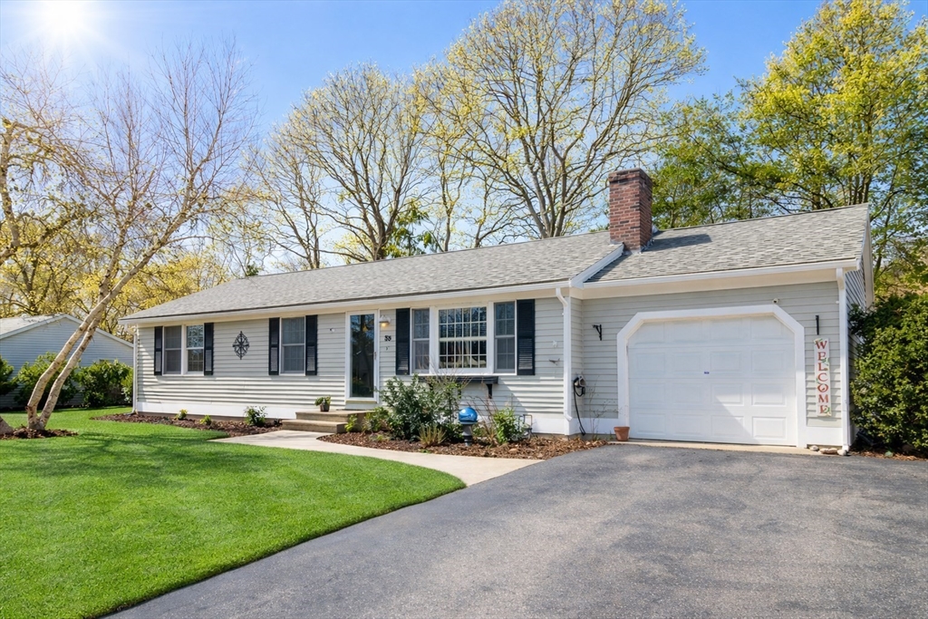 39 Mainsle Ln, Barnstable, Massachusetts, 3 Bedrooms Bedrooms, 8 Rooms Rooms,2 BathroomsBathrooms,Residential,For Sale,Mainsle Ln,73497436