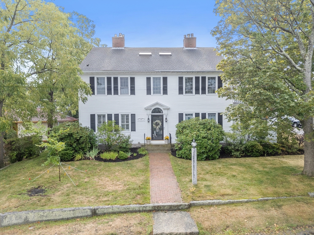 15 High Street, Rockport, Massachusetts, 2 Bedrooms Bedrooms, 6 Rooms Rooms,2 BathroomsBathrooms,Residential,For Sale,High Street,73497473