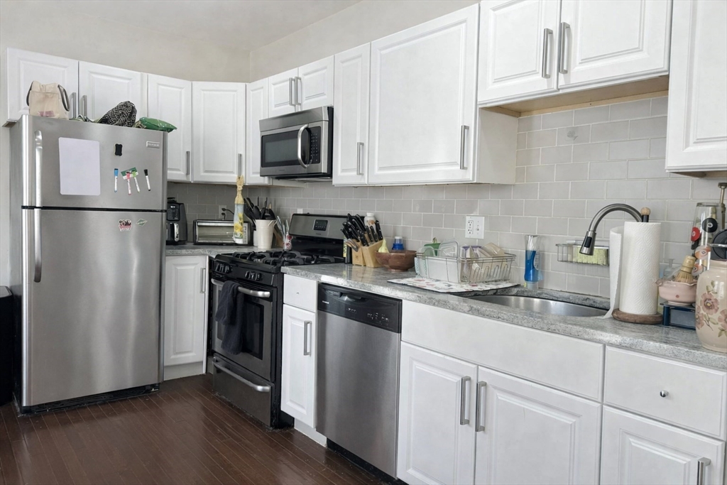 6 Rice St, Brookline, Massachusetts, 3 Bedrooms Bedrooms, 7 Rooms Rooms,2 BathroomsBathrooms,Residential Lease,For Rent,Rice St,73497483